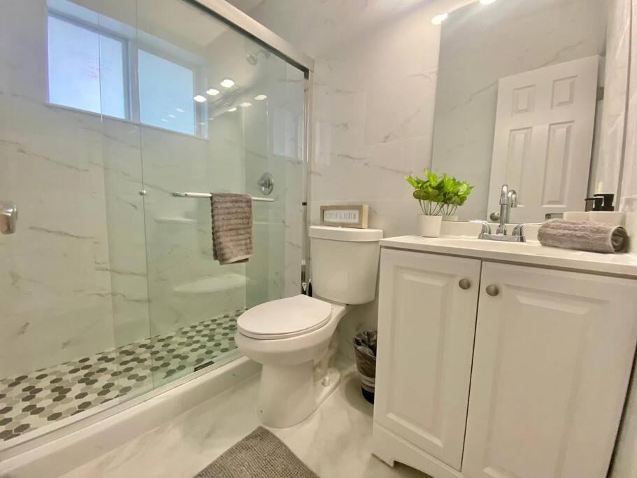 فيلا Beautiful & Relax Family House 2/1- Free Parking ميامي المظهر الخارجي الصورة